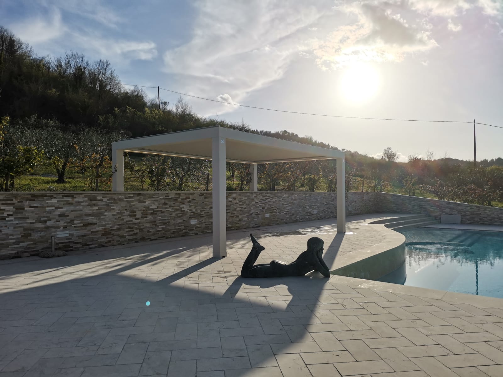 Bioclimatic pergola